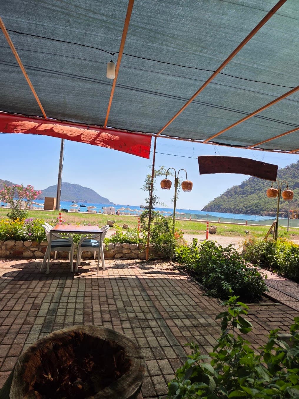 Kaptan Otel Restoran bahçesinden Adrasan sahili